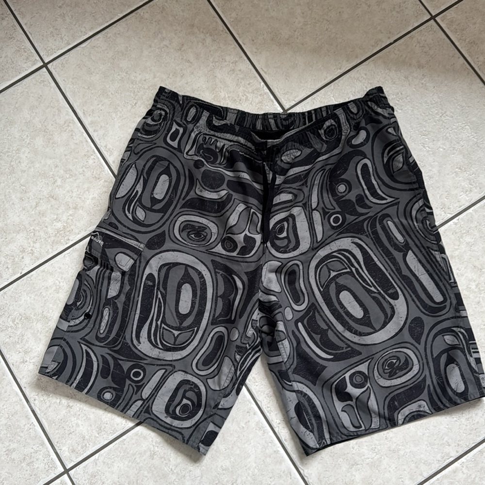 Eddie Bauer Men’s swim trunks/ size M